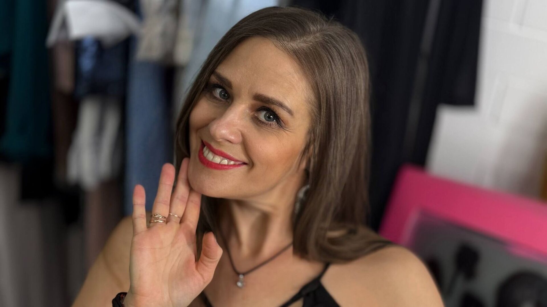 Enter EmiliaBedy Recorded Private