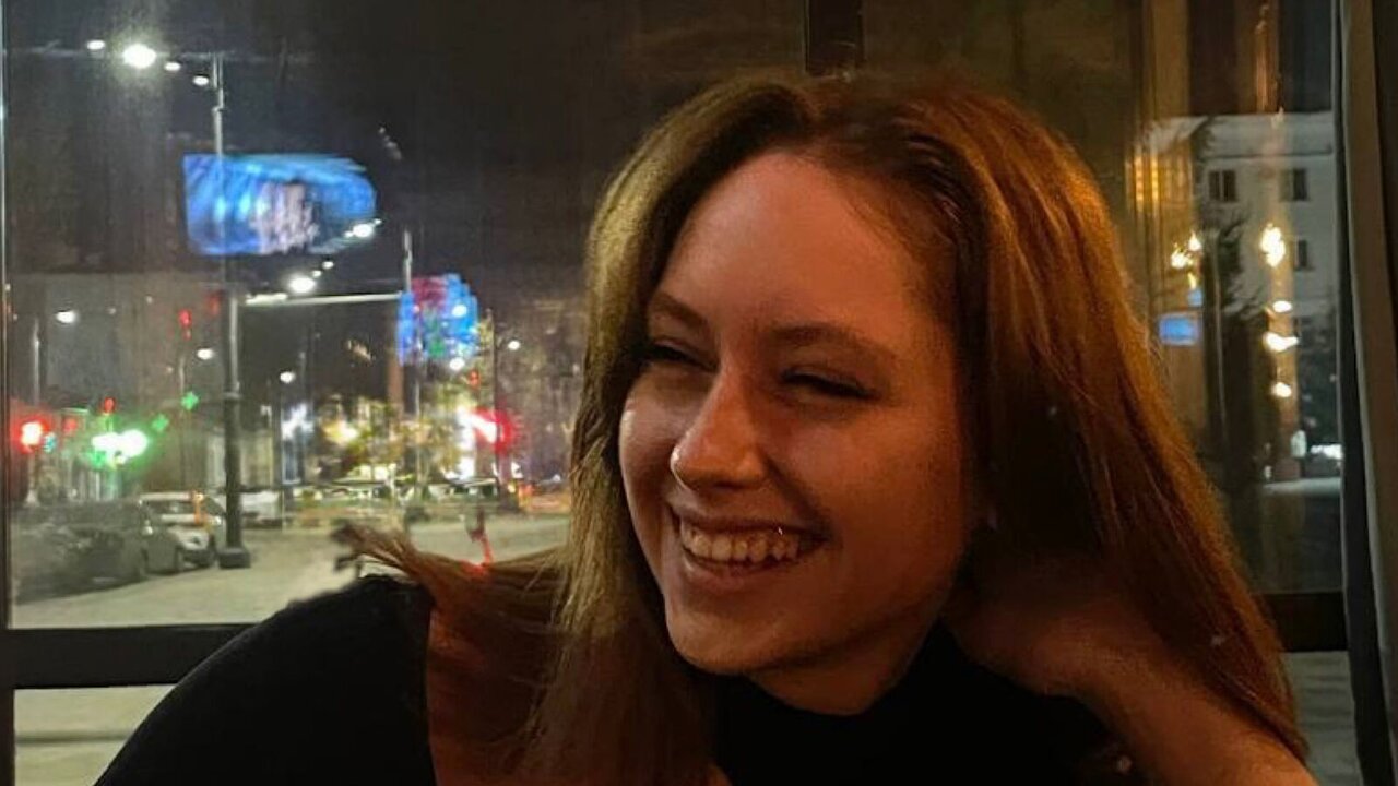 Enter LoniGroscost Recorded Private